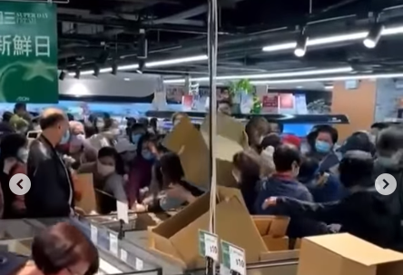 Ludes Diserbu! Indomie Jadi Buruan Warga Hong Kong Saat Panic Buying Sambut Topan Ragasa